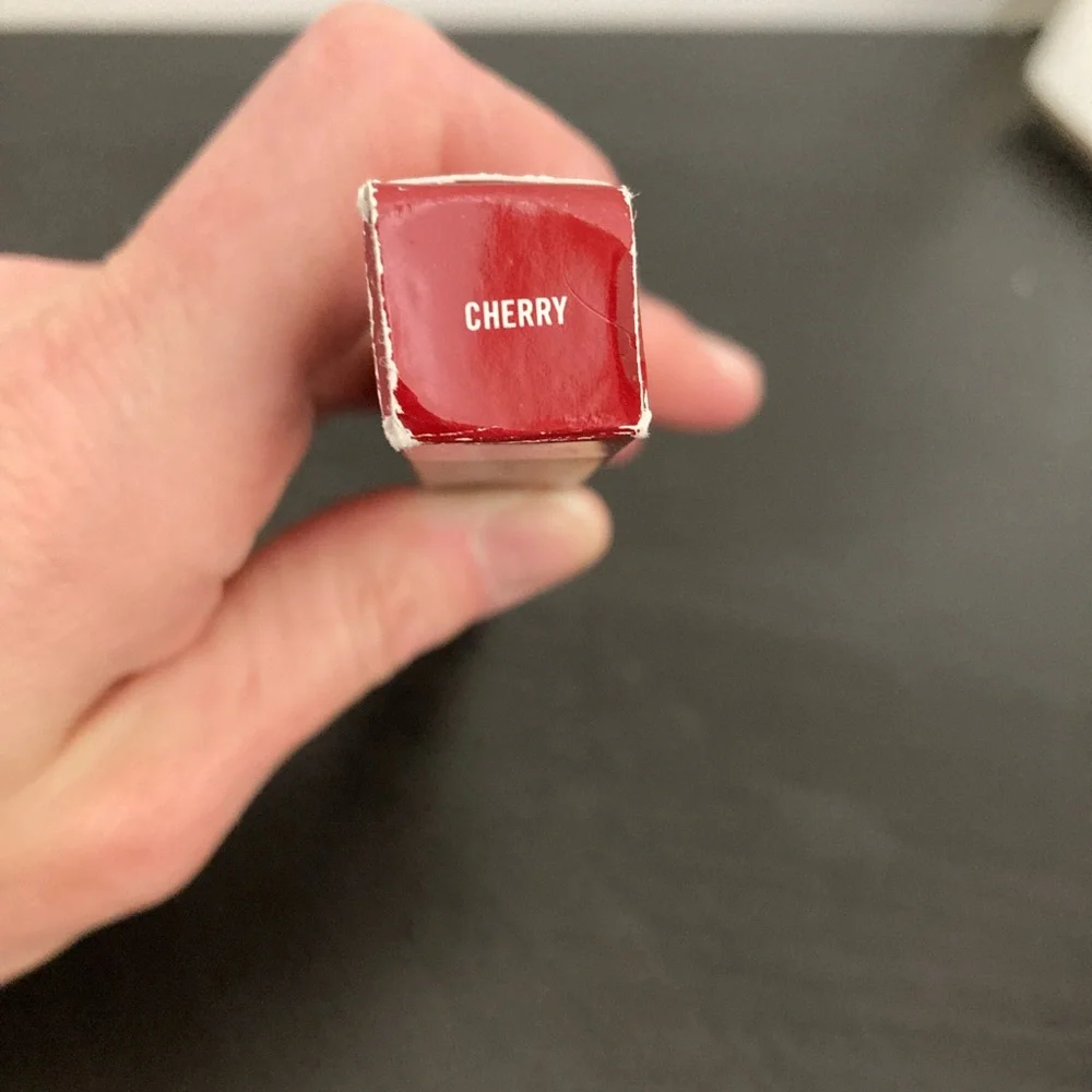 New MAC Cherry Lip Pencil in Red - Picture 7 of 8